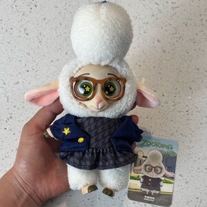 Disney vinyl Zootopia Bellwether Plush Charm
